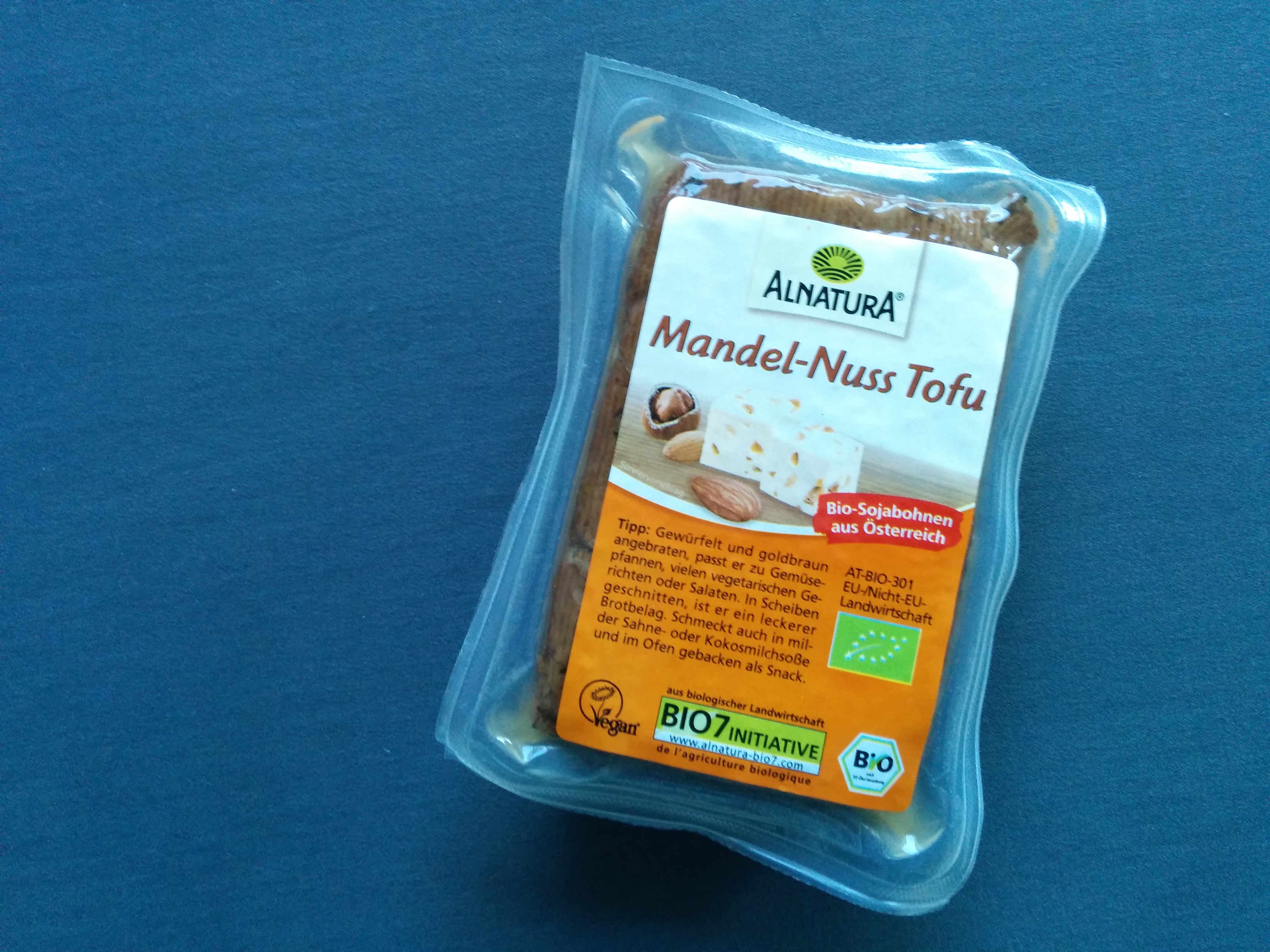 Alnatura Mandel-Nuss Tofu - Seems Incredible