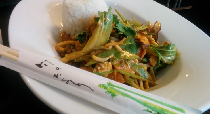 Rotes Thai Curry mit Huhn