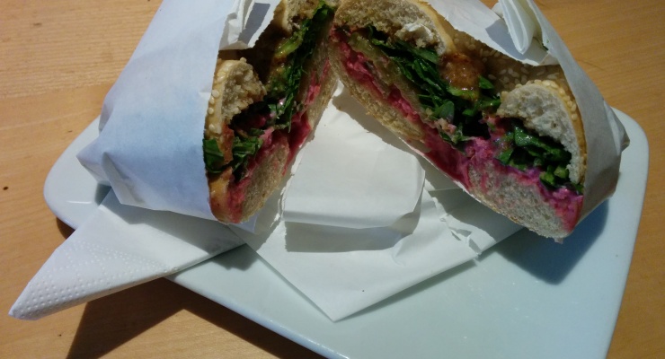 Rote Rüben Humus Ruccola Bagel (vegan)