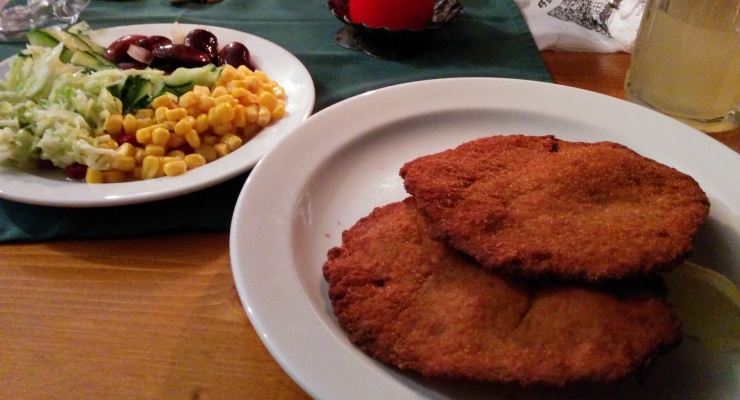 Veganes Schnitzel mit Salat