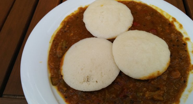 Idli Teller mit Sambar (vegan)