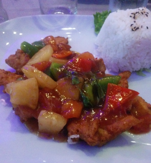 Knuspriges Sojahuhn mit Wok-Gemüse